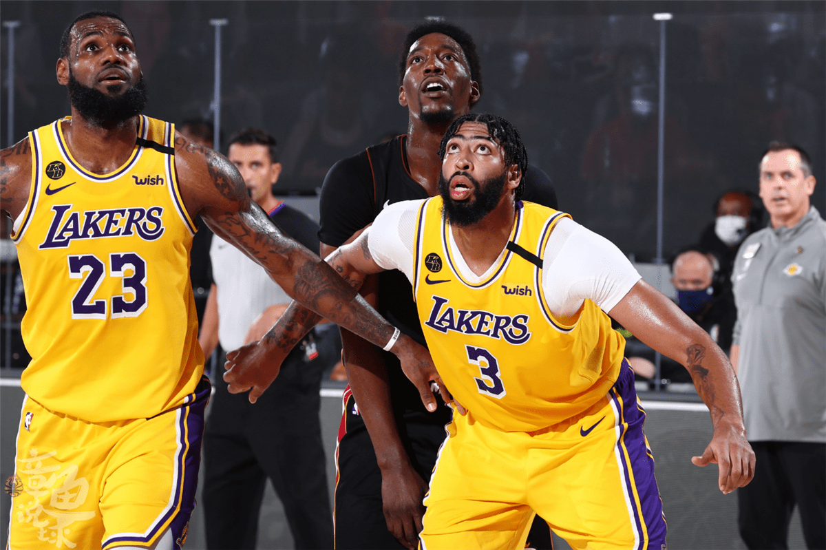 转折点洛杉矶湖人造点机会；社区盾关键时刻攻防权衡；管理层满意；更衣室氛围转暖的简单介绍