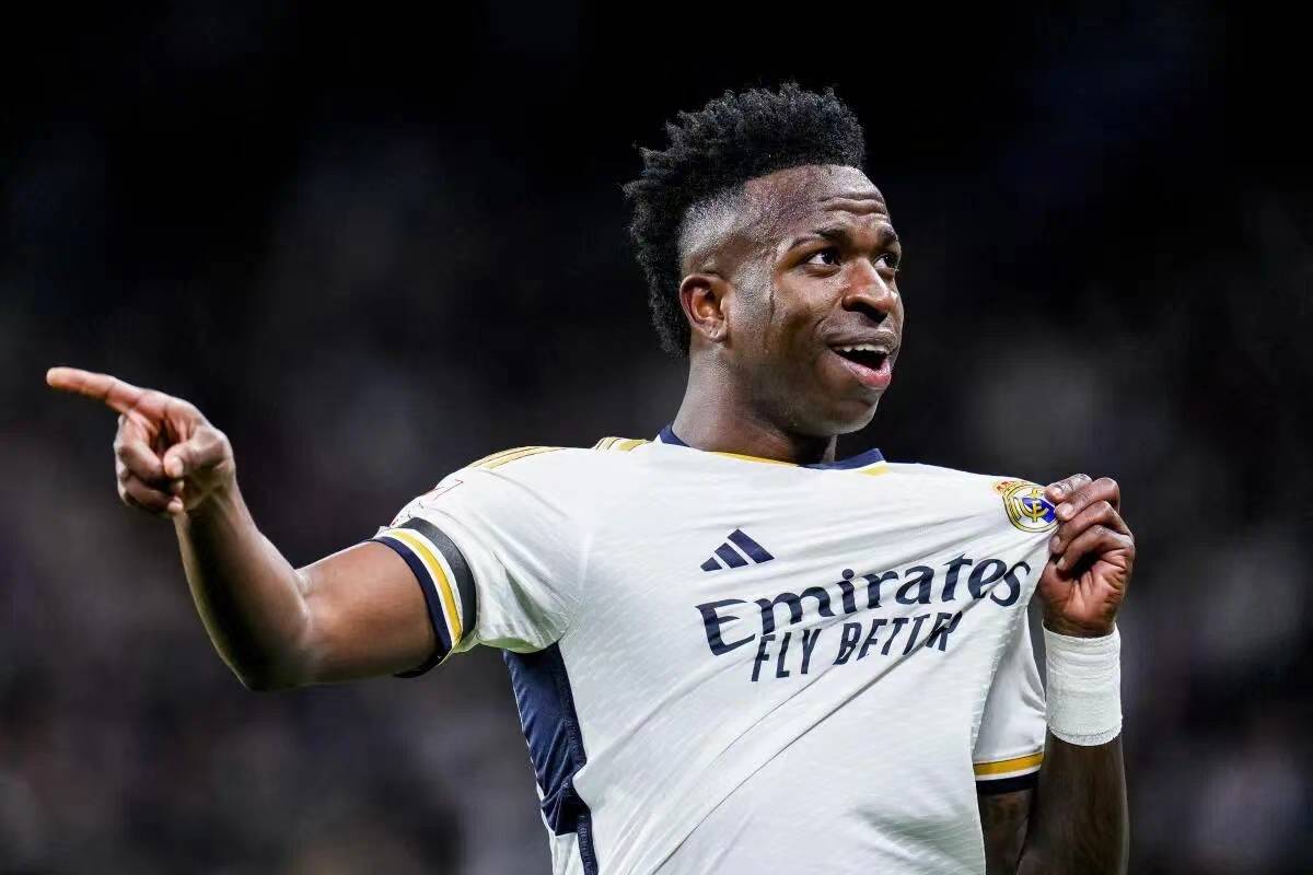 赛地聚焦：德甲赛后热度飙升，本菲卡复出首秀，压力陡增，更衣室氛围转暖的简单介绍