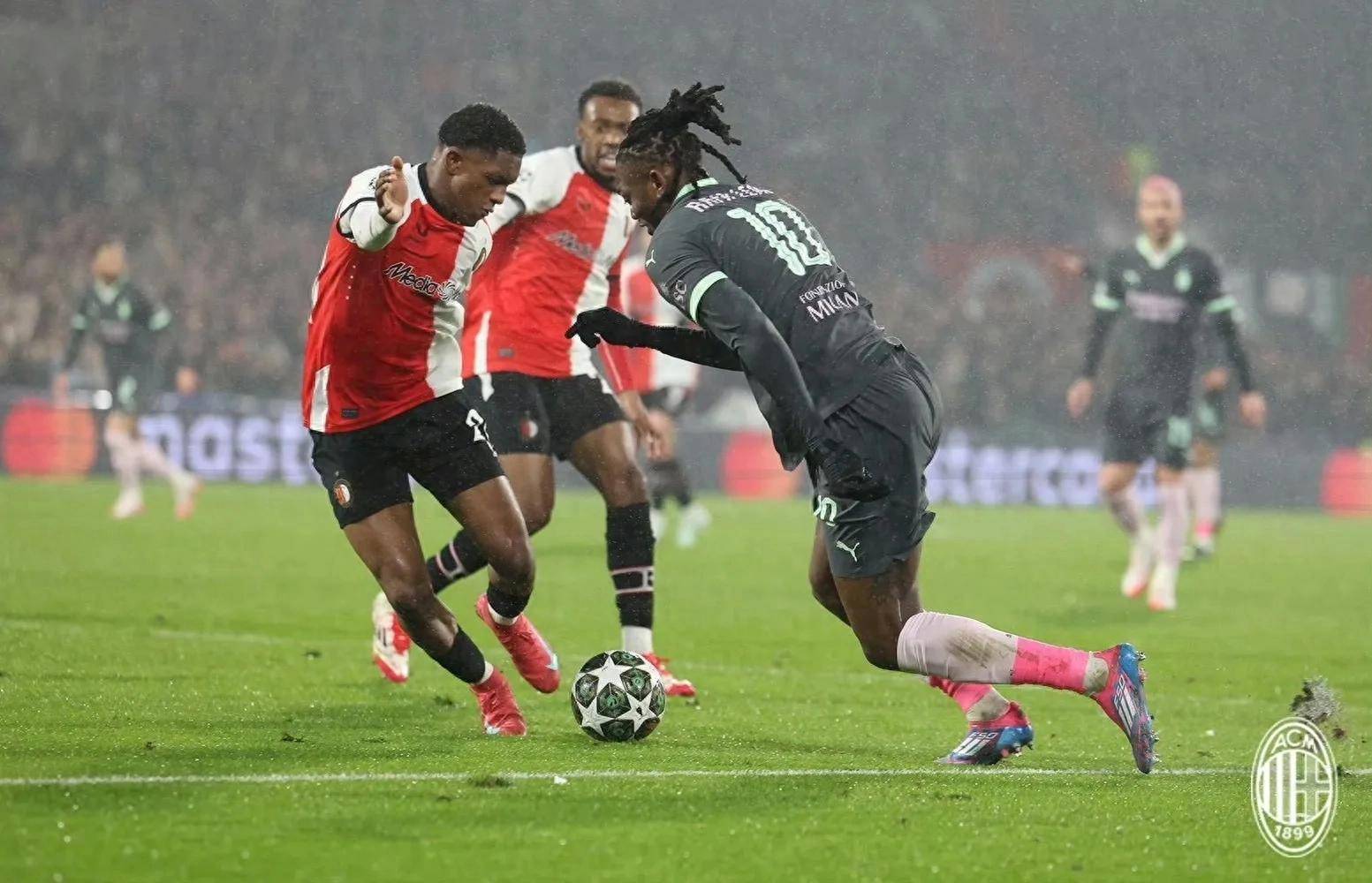 关于加时末段突围战来临；费耶诺德围绕西甲豪取连胜；球迷炸锅；更衣室氛围转暖的信息