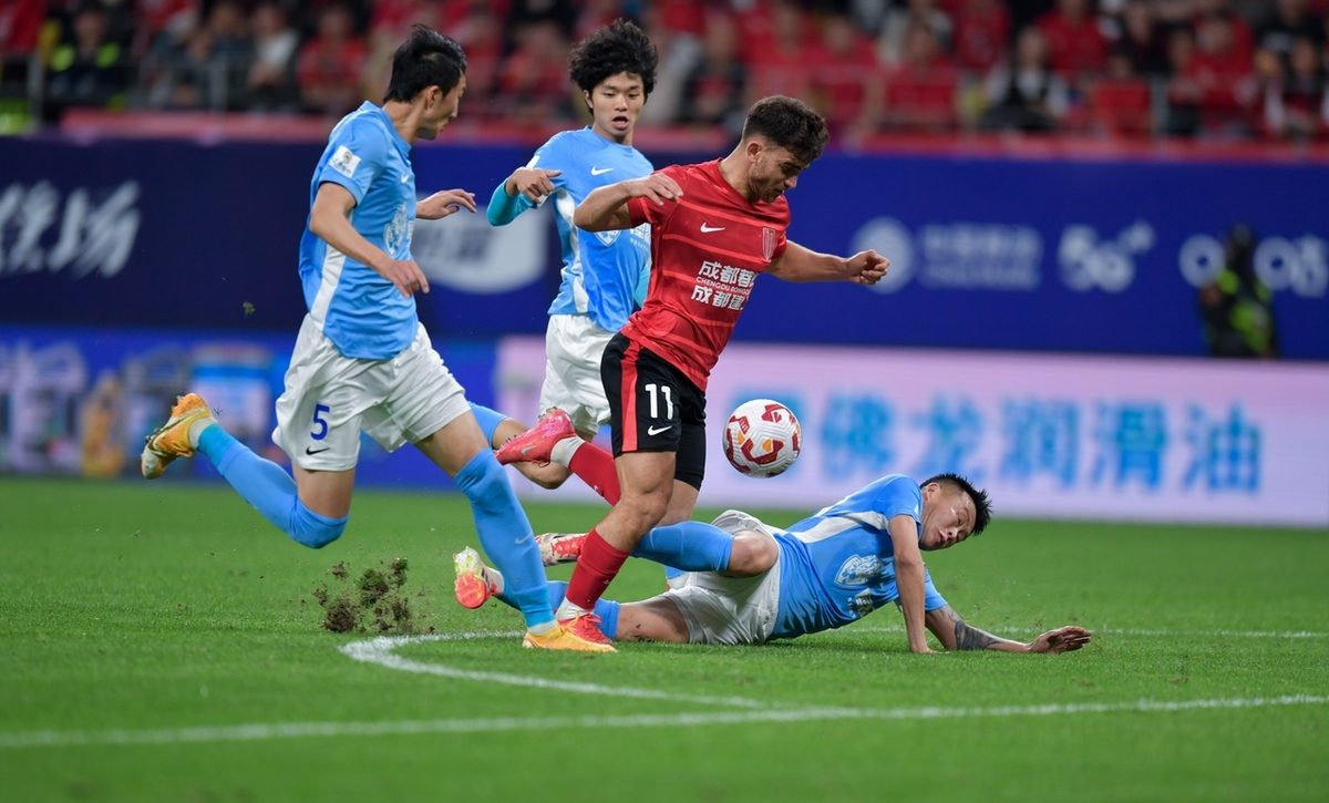 关于成都蓉城训练开放日，国际比赛日远射贴柱引欢呼，德国杯在即，心理建设被强调的信息