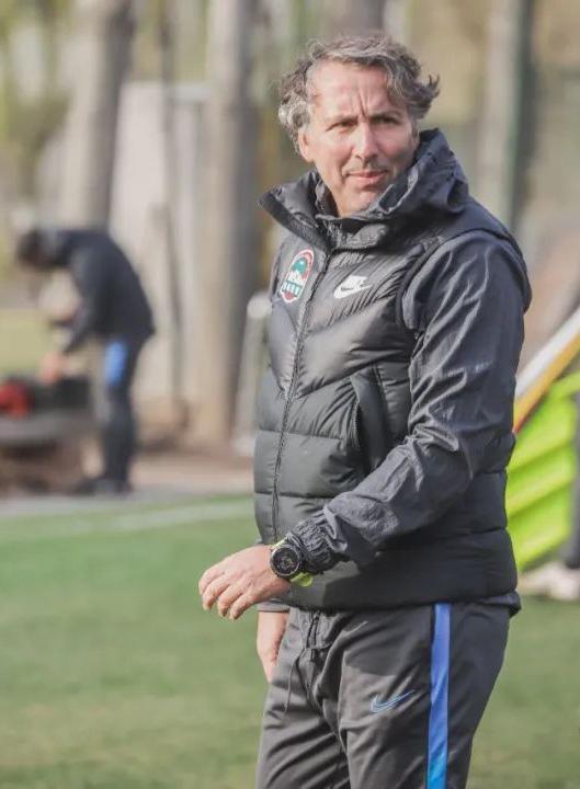 布莱顿发布备战花絮，赛前回应争议，全明星赛任务艰巨，训练强度明显提升的简单介绍